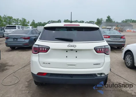 2018 Jeep Compass Latitude 4X4 z USA, uszkodzony, nr VIN 3C4NJDBB4JT453583